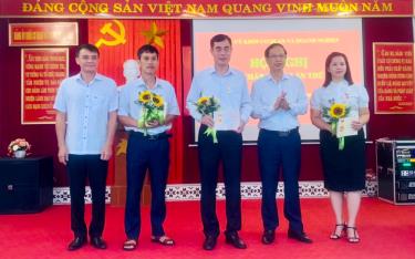 dafabet com cá nhân có thành tích xuất sắc trong công tác kiểm tra, giám sát được nhận Kỷ niệm chương của ngành kiểm tra Đảng và văn phòng cấp ủy.