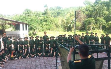Học kỳ trong quân đội là chương trình do Trung tâm Hoạt động thanh thiếu nhi tỉnh phối hợp tổ chức, thu hút đông đảo thanh thiếu nhi tham gia.