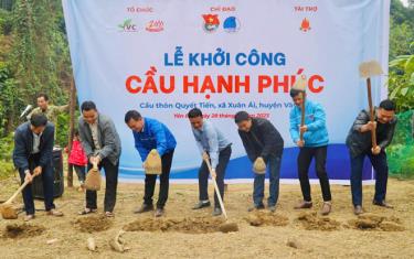 Huyện đoàn Văn Yên phối hợp với Trung tâm thông tin nguồn lực tình nguyện Việt Nam khởi công xây dựng “Công trình Cầu hạnh phúc” tại thôn Quyết Tiến, xã Xuân Ái.