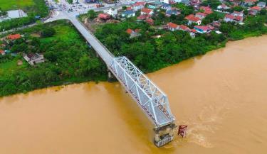 Dự án cầu Phong Châu mới được đầu tư nhằm kịp thời xử lý sự cố sập cầu Phong Châu cũ trên Quốc lộ 32C, đảm bảo tính cấp thiết, nhanh chóng giải quyết tình trạng đứt gãy giao thông, khắc phục hậu quả bão lũ