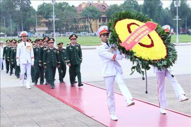 Quân ủy Trung ương, Bộ Quốc phòng đặt vòng hoa và vào Lăng viếng Chủ tịch Hồ Chí Minh.