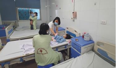Điều trị cho link dafabet nhi mắc sởi tại link dafabet viện Thanh Nhàn.