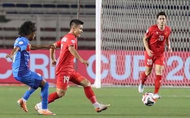 ĐT Việt Nam đã trải qua 90 phút đầy khó khăn khi chỉ giành được 1 điểm sau trận hòa 1-1 trước đội Philippines.