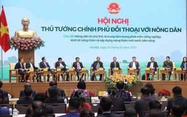 Thủ tướng Phạm Minh Chính và đại diện các bộ, ngành đối thoại với nông dân, ngày 30/12/2023. Ảnh tư liệu