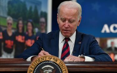 Tổng thống Mỹ Joe Biden ký đạo luật tại Nhà Trắng, Washington, DC. Ảnh tư liệu