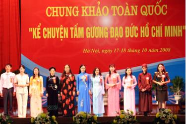 Các thí sinh dự Hội thi chung khảo toàn quốc “Kể chuyện tấm gương đạo đức Hồ Chí Minh”.