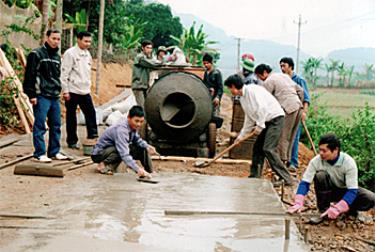 Ngành kho bạc thực hiện tốt việc quản lý ngân sách Nhà nước đã góp phần quan trọng thúc đẩy đầu tư xây dựng hạ tầng ở nông thôn. (Ảnh: Nguyễn Giang)
