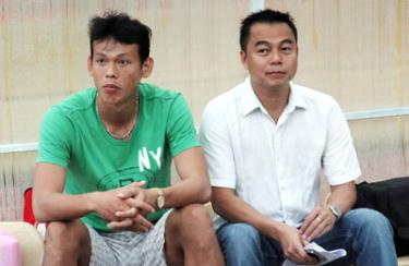Thủ môn Tấn Trường (trái) trong thời gian bị SG.XT “đì”, thậm chí không được khoác áo ngồi ghế dự bị.