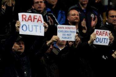 Người hâm mộ Chelsea đòi sa thải HLV Benitez!