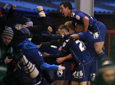 Oldham đang đứng sau Liverpool tới 56 bậc.