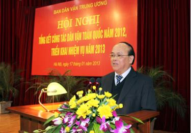 Đồng chí Nguyễn Thế Trung, Ủy viên Trung ương Đảng, Phó Trưởng Ban Thường trực Ban Dân vận Trung ương đọc báo cáo tổng kết công tác dân vận năm 2012.