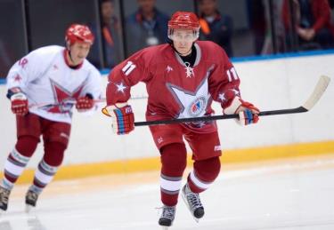 Tổng thống Nga Vladimir Putin tham gia thi đấu hockey hữu nghị tại Sochi.