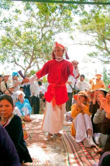 Lễ cúng Po Nai trên núi Chà Bang.