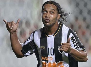 Ronaldinho sẽ tái xuất ở trời Âu?
