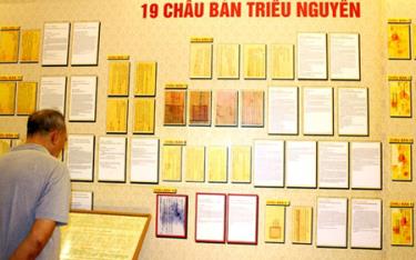 Châu bản triều Nguyễn.