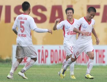 VPF đang tính chuyện cho V.Ninh Bình có thêm ngoại binh thứ 4, gốc châu Á, đá ở V-League 2014?.