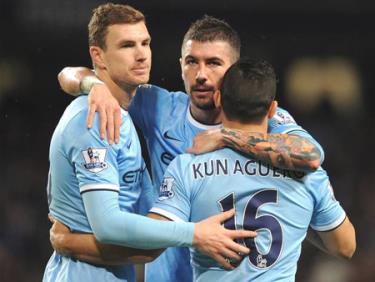 Man City vẫn đang bay cao trên mọi đấu trường
