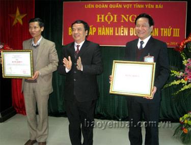 Các tập thể, cá nhân được trao tặng bằng khen của Liên đoàn Quần vợt Việt Nam.