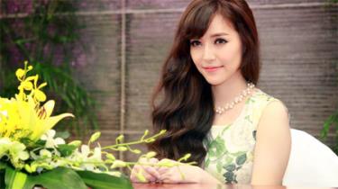 Bích Phương nắm giữ kỷ lục nghệ sĩ có nhiều đề cử nhất tại Zing Music Awards 2014.