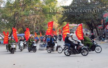 Huyện Văn Yên ra quân hưởng ứng Lễ phát động bảo đảm trật tự an toàn giao thông trên đường cao tốc.