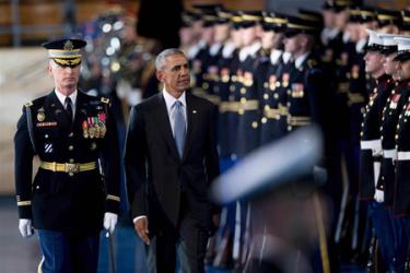 Tổng thống Barack Obama tham dự lễ chia tay lực lượng vũ trang Mỹ tại căn cứ quân sự Myer-Henderson ở Arlington, Washington ngày 4/1.