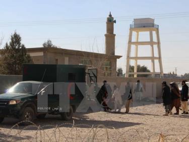Cảnh sát điều tra tại hiện trường vụ đánh bom ở Lashkar Gah, tỉnh Helmand ngày 10/1.