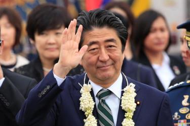 Thủ tướng Nhật Bản Shinzo Abe đã tới Philippines.