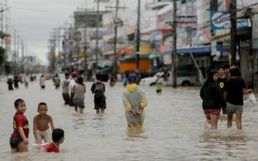 Đường phố ngập nước ở tỉnh Nakhon Si Thammarat miền Nam Thái Lan.