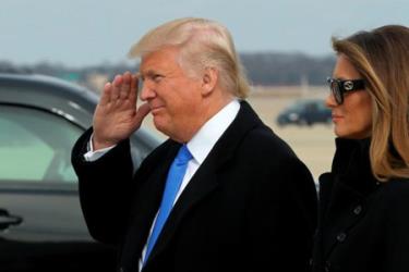 Ông Trump và vợ Melania tại căn cứ Andrewa, Maryland hôm 19-1.
