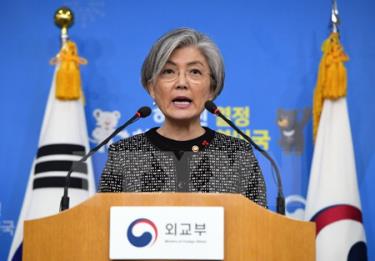 Ngoại trưởng Hàn Quốc Kang Kyung-wha phát biểu tại thủ đô Seoul ngày 27/12/2017.