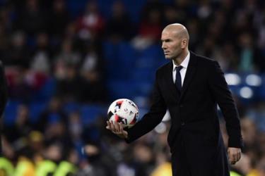 Huấn luyện viên Zinedine Zidane.