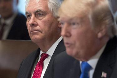 Ngoại trưởng Mỹ Rex Tillerson (bên trái) được cho là người đề ra sáng kiến tổ chức hội nghị ở Vancouver.