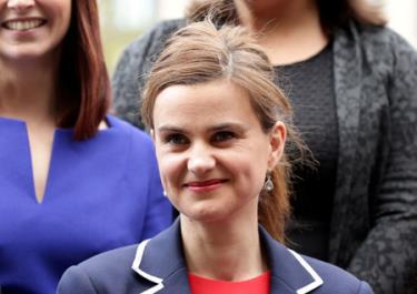 Nữ nghị sĩ Công đảng Jo Cox, người từng bị sát hại năm 2016 trong chiến dịch vận động chống Brexit, là người hoạt động tích cực nhất trong chiến dịch kêu gọi chính phủ Anh giải quyết tình trạng đơn độc của nhiều người dân Anh.