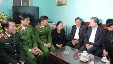Lãnh đạo Bộ Công an đến thăm hỏi, động viên thân nhân của các cán bộ, chiến sỹ hy sinh trong khi làm nhiệm vụ tại Đồng Tâm hôm 9/1.