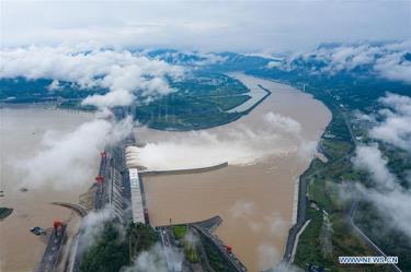 Đập Tam Hiệp chặn dòng sông Trường Giang (Dương Tử).
