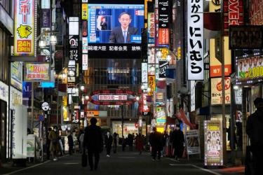Chính phủ Nhật Bản đã quyết định ban bố tình trạng khẩn cấp ở thủ đô Tokyo và 3 tỉnh lân cận sau khi số ca mắc Covid-19 ngày càng gia tăng.