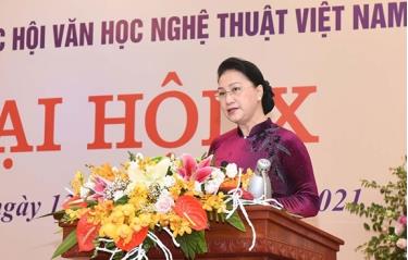 Chủ tịch Quốc hội Nguyễn Thị Kim Ngân phát biểu tại Đại hội.