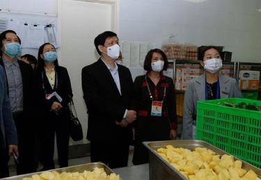 Bộ trưởng Nguyễn Thanh Long kiểm tra công tác phục vụ y tế và đảm bảo an toàn thực phẩm tại một địa điểm lưu trú của đại biểu