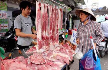 Vào dịp cuối năm, nhu cầu tiêu dùng thịt heo của người dân tăng mạnh.