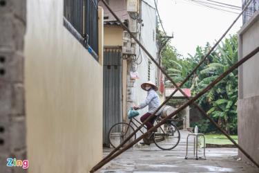 Phong tỏa thôn Lam Sơn, xã Minh cường, huyện Thường Tín, Hà Nội trưa 28/1 do có ca nghi mắc Covid-19.