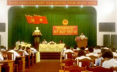 Quang cảnh Kỳ họp thứ 10 HĐND huyện Trấn Yên.