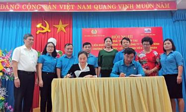 Liên đoàn Lao động tỉnh và Công ty TNHH Hòa Bình ký kết chương trình phúc lợi cho đoàn viên.