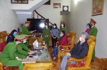 Cơ quan Cảnh sát điều tra đọc lệnh bắt bị can để tạm giam đối với Nguyễn Thị Hồng Vân