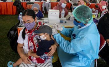 Tiêm chủng ở Java, Indonesia tháng 7/2021