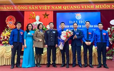 Ban Chấp hành Đoàn Thanh niên Cộng sản Hồ Chí Minh Viện KSND tỉnh, khóa XIII, nhiệm kỳ 2022 - 2024 ra mắt Đại hội.