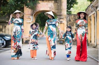 Áo dài trong cuộc sống đương đại.