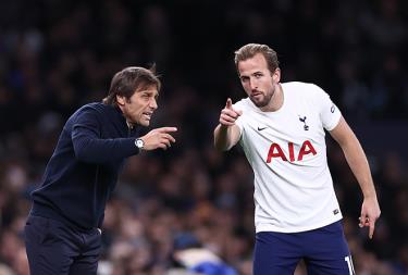 HLV Conte và tiền đạo Harry Kane