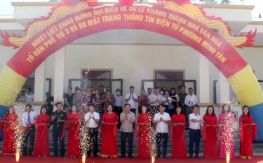 Lãnh đạo thành phố dự Lễ cắt băng khánh thành Nhà văn hóa tổ dân phố số 3, phường Minh Tân.
