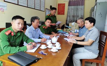 Công an xã Nga Quán, huyện Trấn Yên tham mưu cho cấp ủy, chính quyền địa phương về mục tiêu xây dựng nông thôn mới kiểu mẫu.