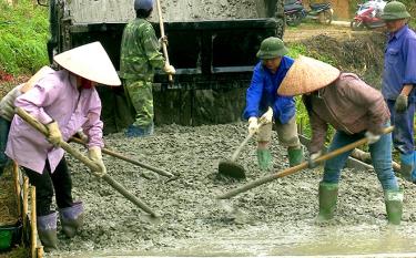 Từ nguồn vốn các chương trình mục tiêu quốc gia, huyện Văn Yên tập trung đầu tư xây dựng cơ sở hạ tầng giao thông nông thôn.